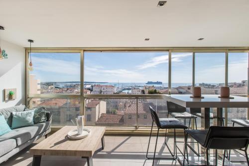Admire Panoramic Ocean Views Through Walls of Windows