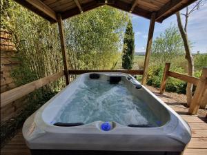 Adorable chalet avec jacuzzi privatif