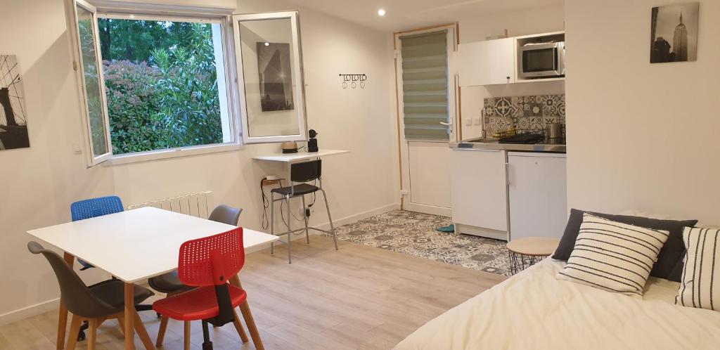 Appartement Adorable studio 25m² très calme avec parking 39 Rue de la Saoupe 13011 Marseille