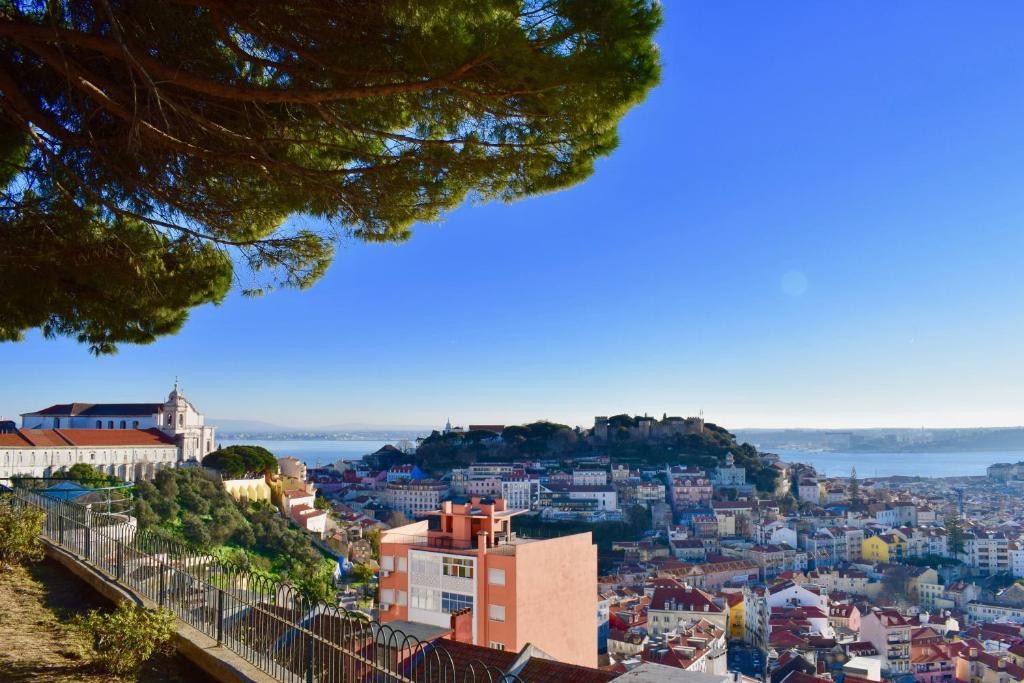 Aesthetic Riverview Apartment in Historical Lisbon Travessa do Monte 24, 1170-255 Lisbonne