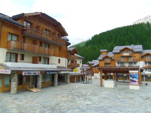 Agence Des Orres - Les Erines - T4 + Coin Nuit - MZ1205