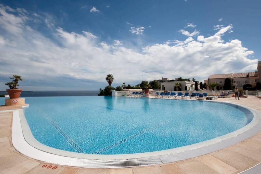 Agréable appartement au sein d'une belle residence de vacances 33 Avenue Amiral Wester Wemyss, 06150 Cannes