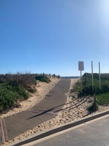 Agréable appartement climatisé à 25m de la plage