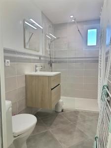 Agréable appartement climatisé à 25m de la plage