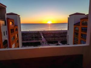 Agréable appartement rénové avec une terrasse vue mer, parking et Wifi gratuit