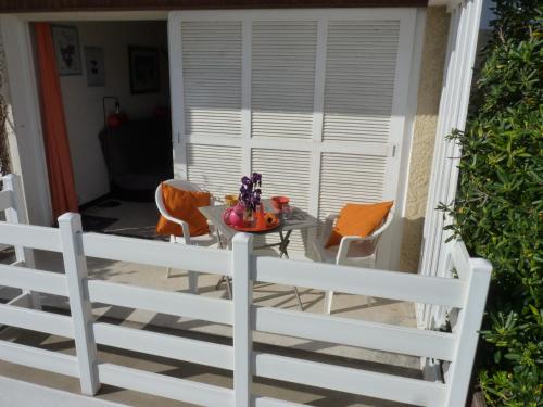 Agreable deux pieces en RDC avec terrasse