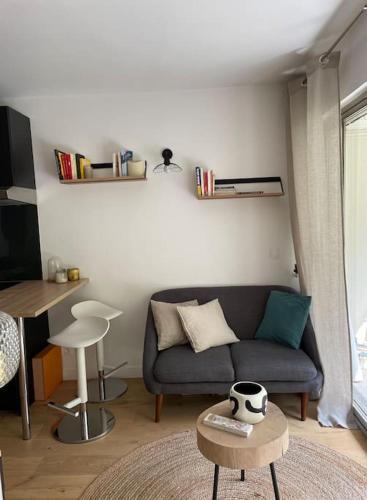 Agréable et moderne studio à Neuilly avec jardin