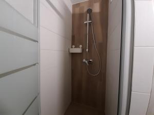 Agréable F2 refait à neuf, place de parking privée et climatisation