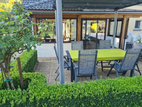 Agréable Gîte au sein d'une propriété arborée