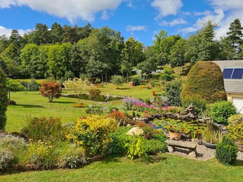 Agréable Gîte au sein d'une propriété arborée