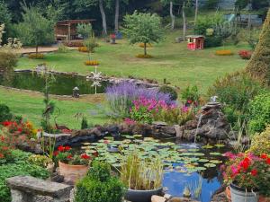 Agréable Gîte au sein d'une propriété arborée