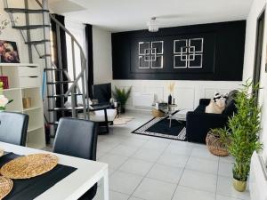 Agréable Maison 2 chambres, parking gratuit, proche centre ville et A10