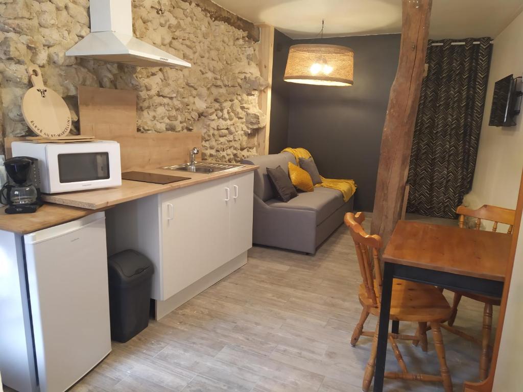 Appartement Agreable studio au cœur de Saint Antoine L'Abbaye 155 Rue Corsière 38160 Saint-Antoine