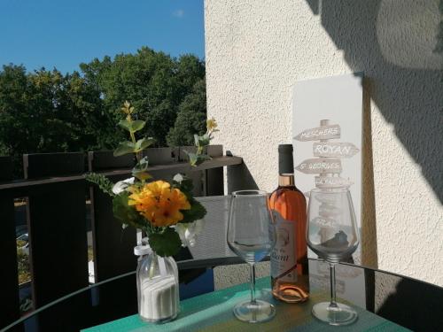 agréable studio avec terrasse à150m de la plage
