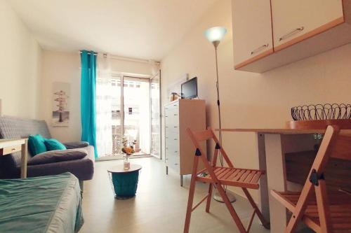 agréable studio avec terrasse à150m de la plage