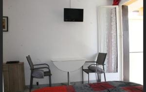 Agréable Studio, belle terrasse, Parking privé, 2 étoiles