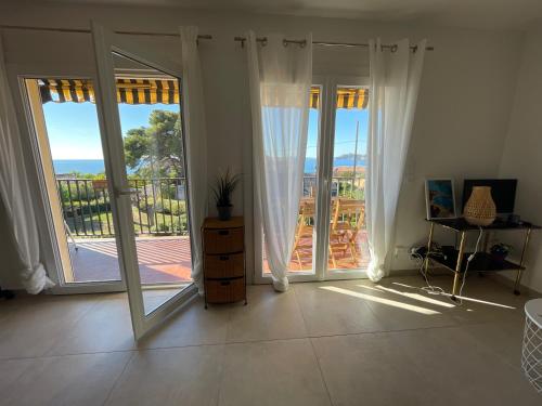 Agréable studio vue mer refait à neuf & climatisé