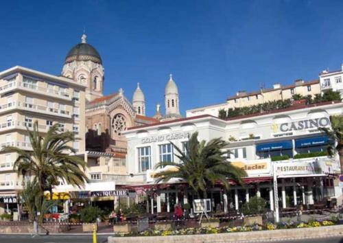 Agréable T2 st Raphael 5 personnes 300m plage
