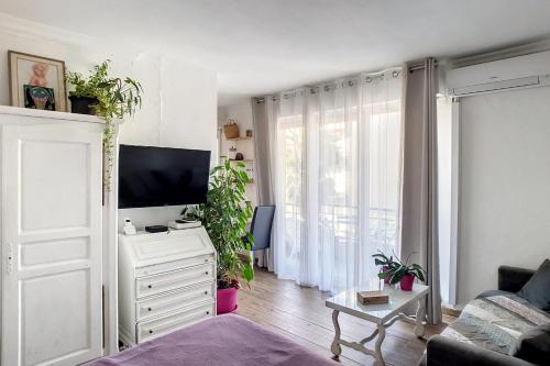 AHC - Carnot - Beau studio 7min Palais