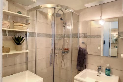 AHC - Carnot - Beau studio 7min Palais