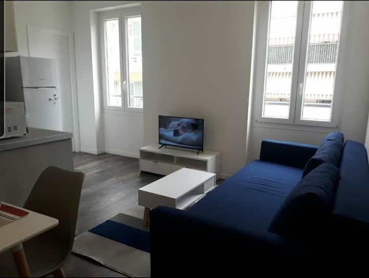 Air-conditioned and free WIFI apartment next to Promenade des Anglais 45 Boulevard François Grosso, 06000 Nice
