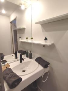 Air conditioned apartment 6min from St Charles