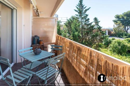 Air-conditioned apartment facing the port of Saint Laurent with 2 bedrooms