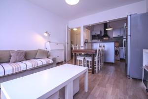Air-conditioned apartment near the beaches with furnished balcony & parking