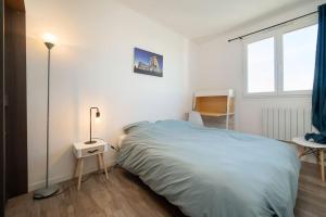 Air-conditioned apartment sleeps 4 to 6 parking