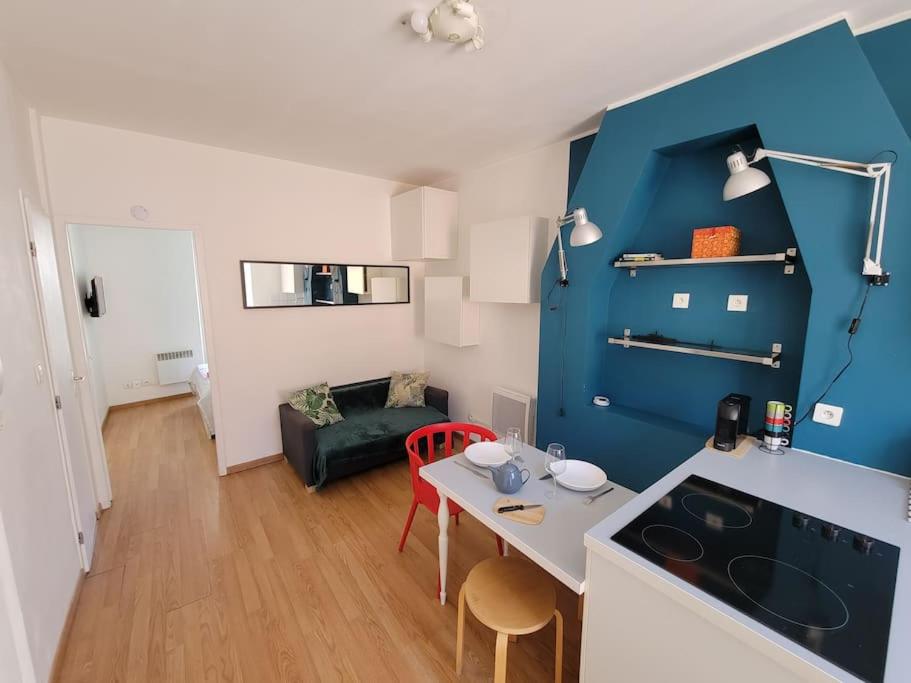 Appartement Air-conditioned apartment with bedroom and balcony 55 Rue Châteaubriand 13007 Marseille