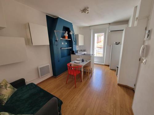 Air-conditioned apartment with bedroom and balcony