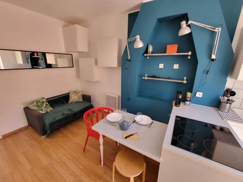 Air-conditioned apartment with bedroom and balcony