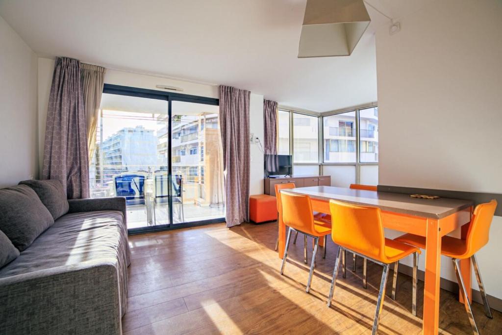 Air conditioned apartment with furnished terrace swimming pool & parking 91-93 Rue Georges Clemenceau, 06400 Cannes