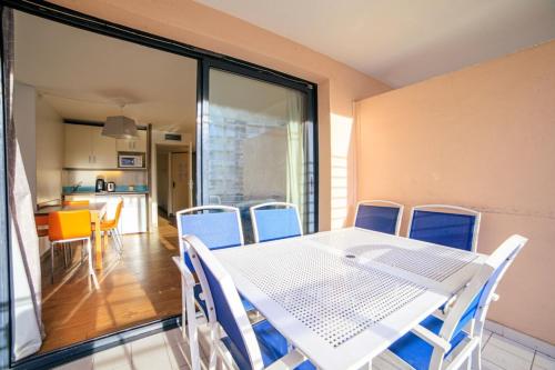 Air conditioned apartment with furnished terrace swimming pool & parking