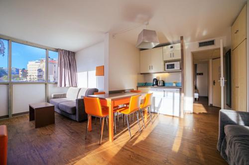 Air conditioned apartment with furnished terrace swimming pool & parking