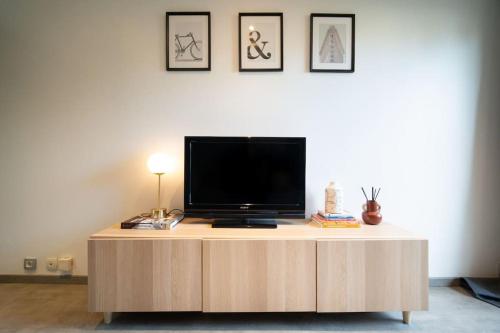 Air-conditioned apartment with private parking