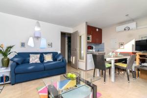 Air-Conditioned Apartment With Sea View Furnished Terrace & Parking