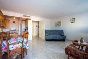Air-conditioned apartment with sea view with two bedrooms