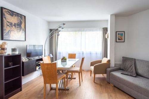 Air-Conditioned Furnished Apartment Ideal For Couples
