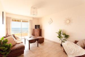 Air-Conditioned Furnished Apartment With 2 Bedrooms & Sea View Terrace
