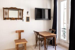 Air-conditioned furnished studio near the beaches and all amenities