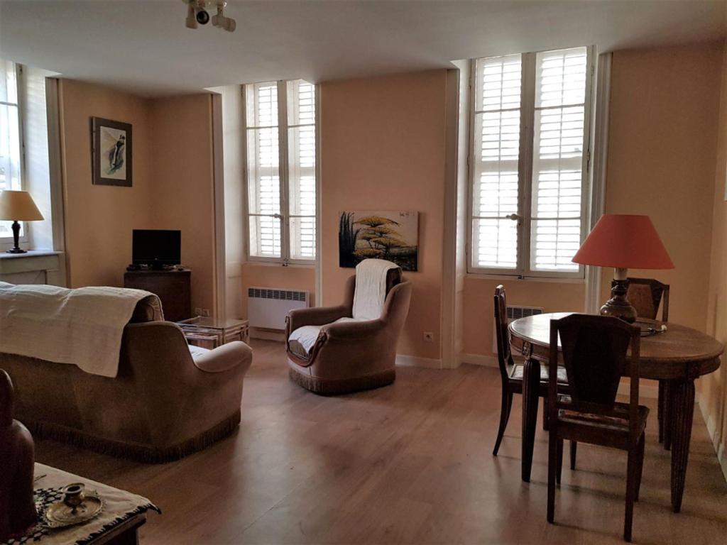 Appartement Appartement Aix-les-Bains, 2 pièces, 2 personnes - FR-1-555-83 1 RUE CHARLES DULLIN, 73100 Aix-les-Bains