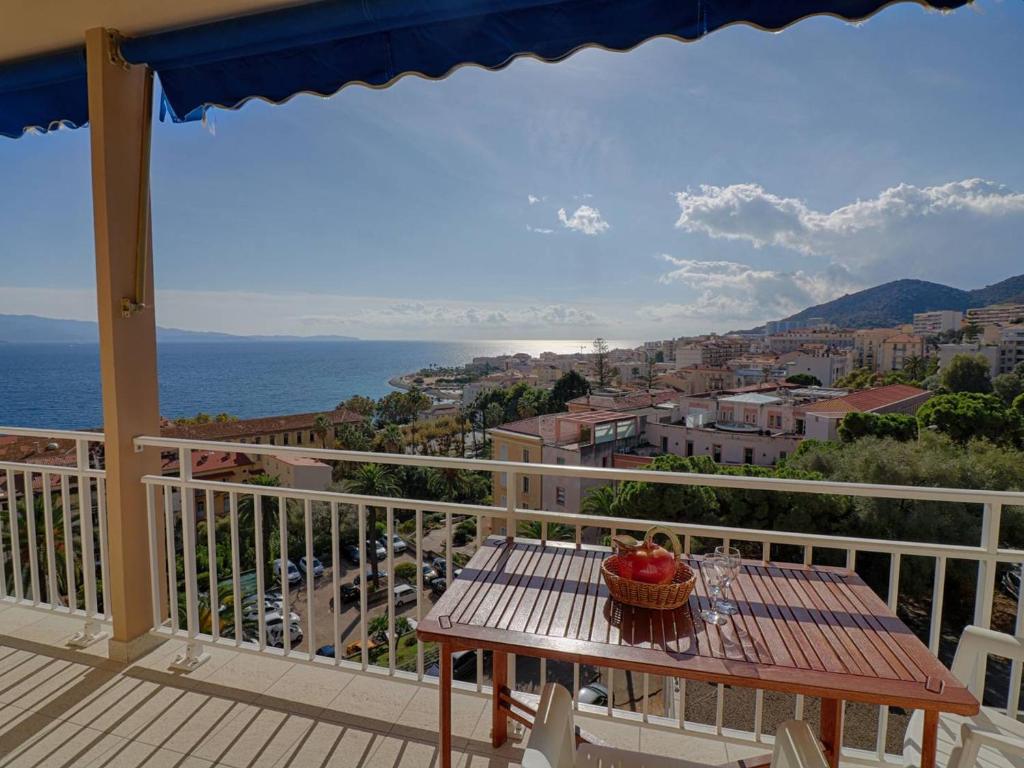 Appartement Appartement Ajaccio, 2 pièces, 4 personnes - FR-1-61-474 9 Avenue Impératrice Eugénie Résidence Les Pins Bat B, 20000 Ajaccio