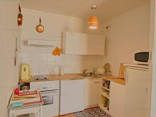 Appartement Appartement Ajaccio, 2 pièces, 4 personnes - FR-1-61-488 Résidence Parc Lucie Immeuble Capo Rosso Ajaccio