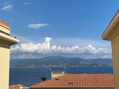 Ajaccio : Appartement de grand standing vue mer.