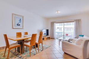 Appartement AL - Colina Beach Holidays R. Cap. Salgueiro Maia 2, 3ºd 8125-406 Quarteira Algarve