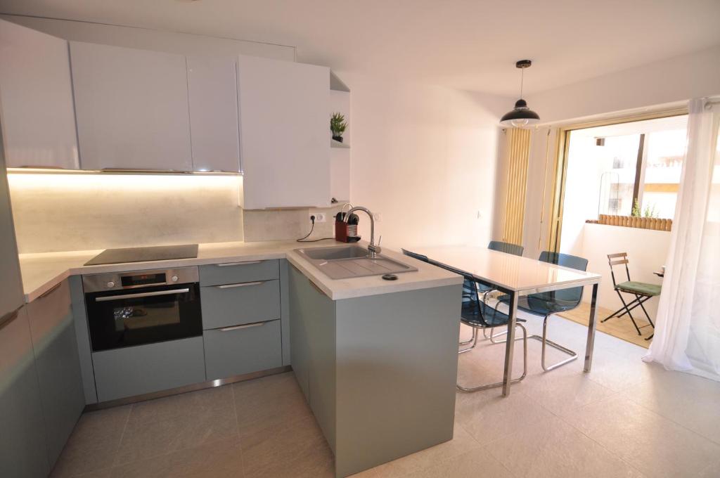 Albert 1er · Chic One-Bedroom Apartment with Parking - StayInAntibes 5 Avenue Principal Pastour, 06600 Antibes