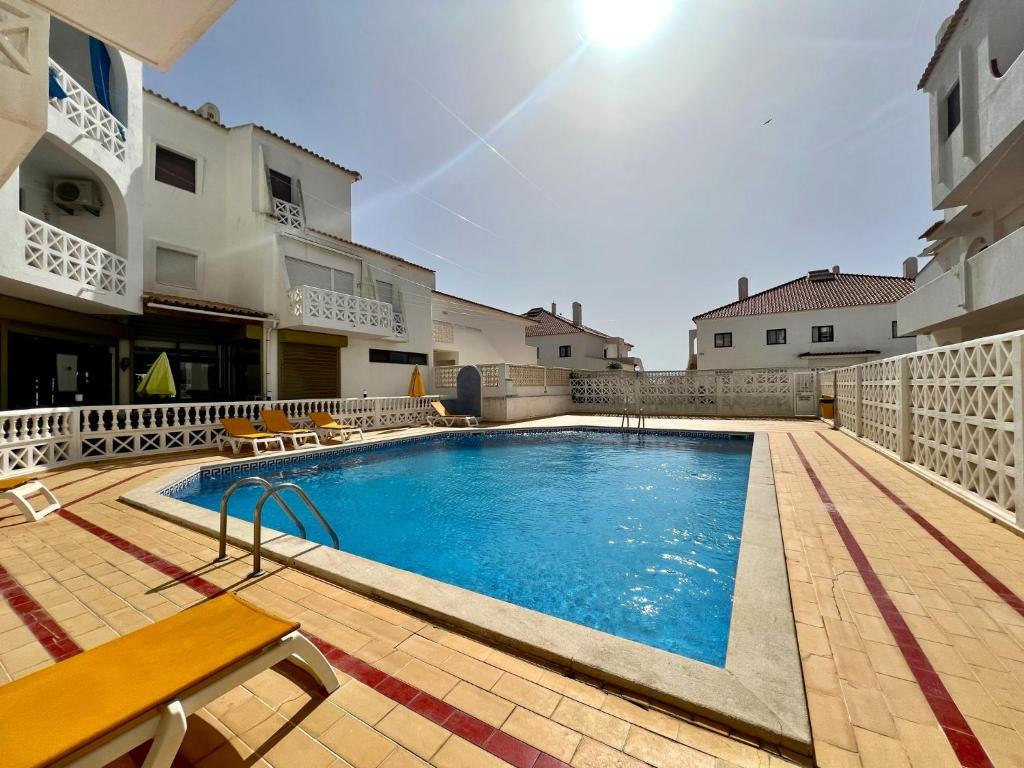 Albufeira Central 3 With Pool by Homing Urbanizacao da Praia da Oura, Bloco d, 8201-912 Albufeira