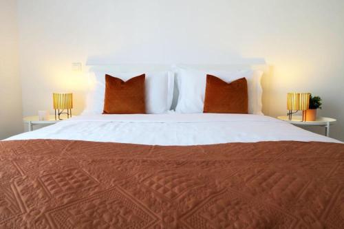 Albufeira Central Apartment, 10 mins walk to beach