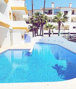 Albufeira Central Apartment, 10 mins walk to beach